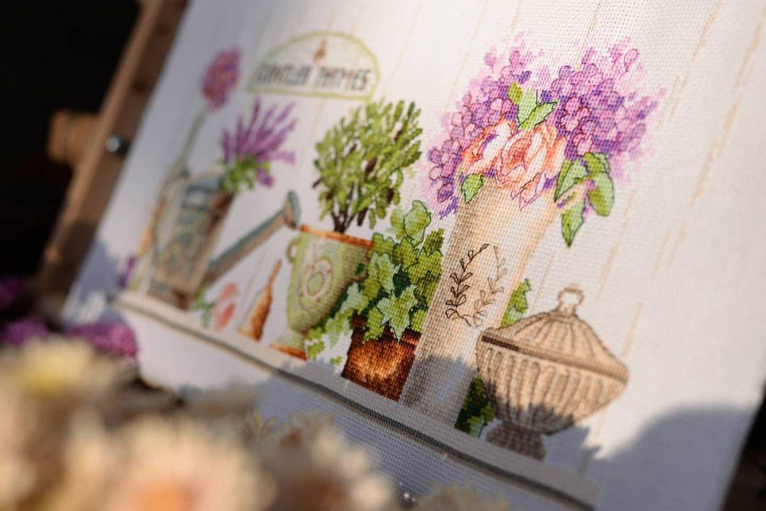 Elegant Quite Times cross stitch kit with Aida cloth, from Charivna mit.