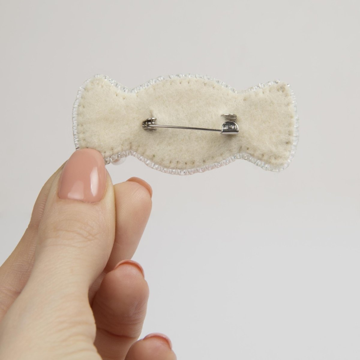 Beadwork kit for a sparkling Crystal Art Sweetie brooch