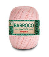 Hand holding Circulo Barroco Maxcolor Cotton Yarn skein.