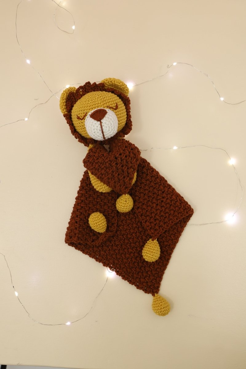 Circulo Amigurumi Crochet Kit - Lovey Blanket - All Included, Easy Instructions - Crochet Set for Intermediate - Animal Crochet Kit, Premium Amigurumi Yarn for Crocheting - Lion - Leo Hobby